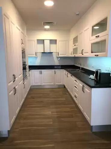 yerleşim Hazır Mülk 3 yatak odası F/F Apartman  kiralık içinde Al Sadd , Doha #7563 - 1  image 
